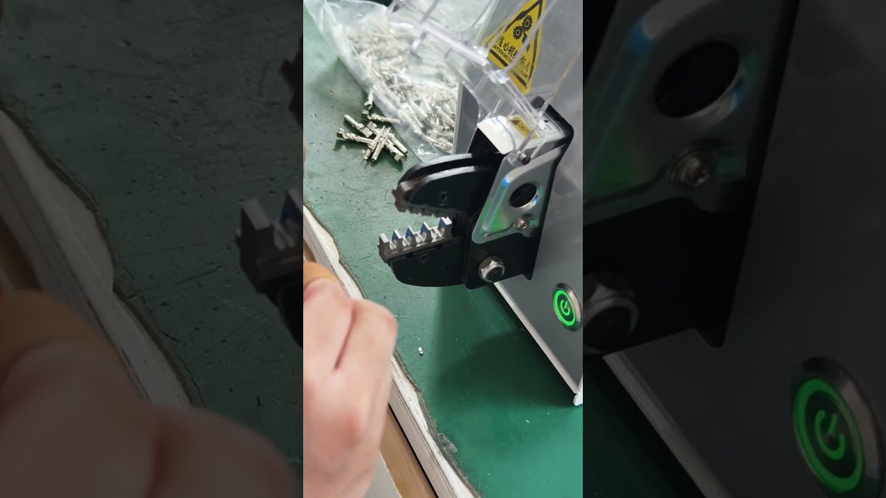Asiakasvideo: Sähköinen liitinpuristin aurinkopaneeliliittimille #kone #tehdas