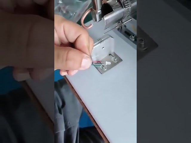 Puoliautomaattinen USB-kaapelin valmistuslaite | Pieni juotoskone USB-A, Micro, Lightning -liittimille