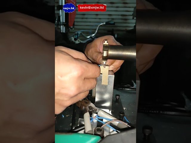 Litiumakun pneumaattinen ultraäänimetallipistehitsauskone taskukennon elektrodille