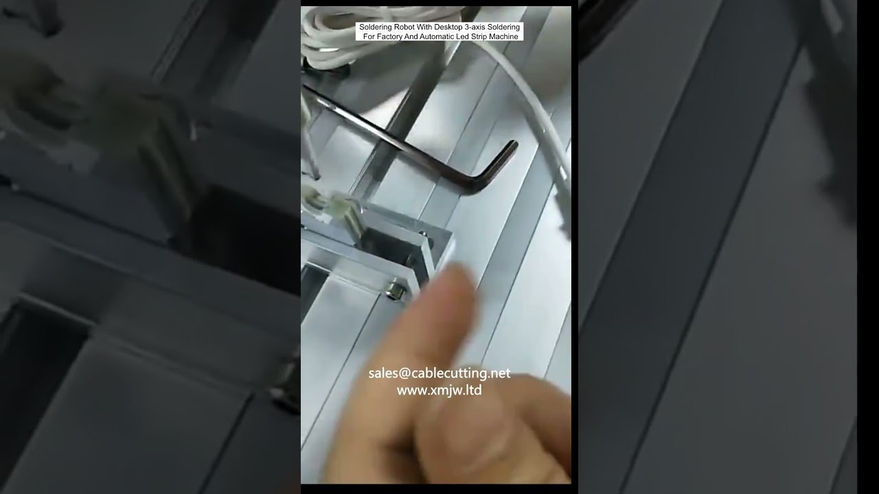 Pöytärobotti juottamiseen: 3-akselinen juotoskone automaattiseen LED-nauhan käsittelyyn