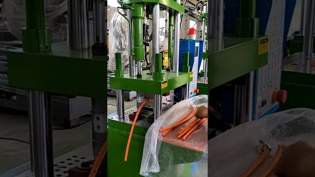 450ST PVC-ruiskupuristuskone AU-standardin 3-latvatappisille pistokkeille