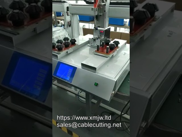 Sähköinen ruuvinväännin automaattisella ruuvinsyöttölaitteella tehdaskäyttöön