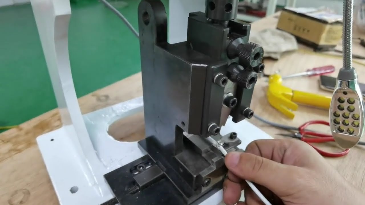 2.0T Liittimen Puristusmuotti ja Tarvikkeet