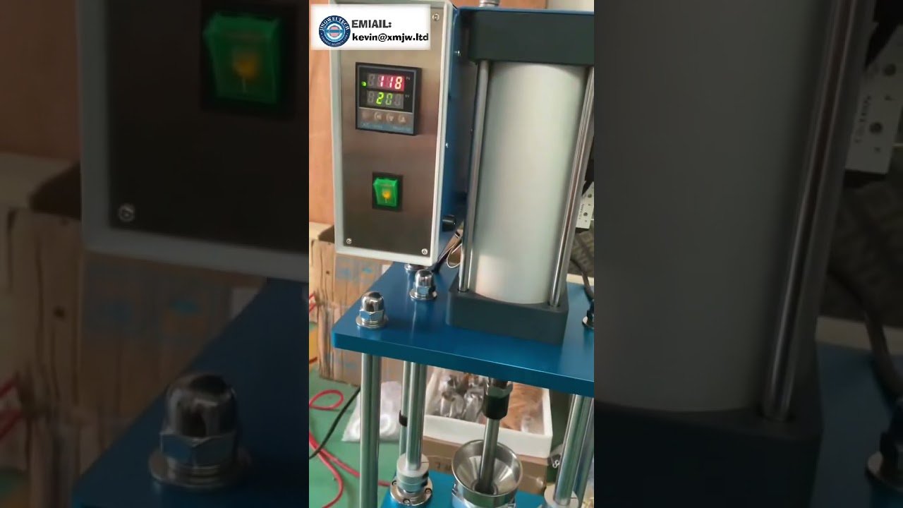 Pieni pystysuora ruiskuvalukone lankakytkimelle ja latauspistokkeelle – ABS, PP, PE 10g muovimateriaali