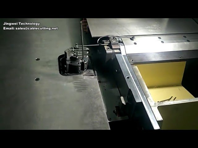 Automaattinen CNC-rengaskone moottorin kiinnitysrenkaalle ja elektrodilaipan valssaukseen