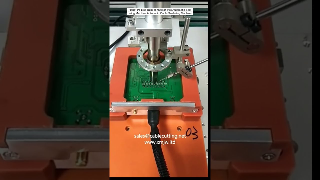 Automaattinen juotoskone robotille, PC:lle, lampulle ja liittimille - Automaattinen kaapelinjuotoskone