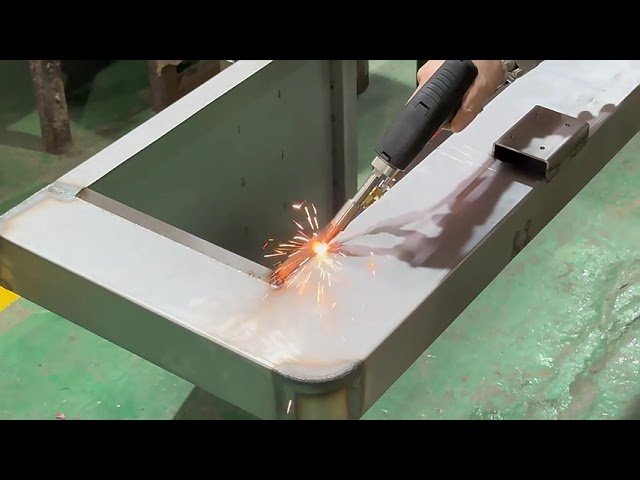 3-in-1 Laserhitsauskone 1500W Metallin Laserhitsauslaite